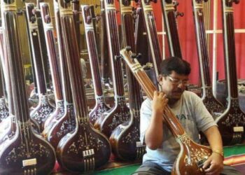 तंतुवाद्यनिर्माते मजीद सतारमेकर यांना राष्ट्रीय संगीत नाटक अकादमी पुरस्कार । संगीत क्षेत्रातील सर्वोच्च पुरस्कार