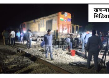 सांगलीत रेल्वे इंजिन रुळावरून घसरले.