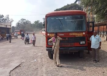 मिरज | महाराष्ट्रातून कर्नाटक मध्ये जाणारी एसटी प्रवासी वाहतूक बंद : कागवाड पर्यंतच प्रवासी वाहतूक सुरू.