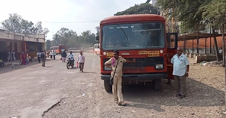 मिरज | महाराष्ट्रातून कर्नाटक मध्ये जाणारी एसटी प्रवासी वाहतूक बंद : कागवाड पर्यंतच प्रवासी वाहतूक सुरू.