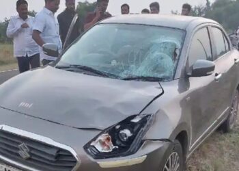 आटपाडीत वारकऱ्यांच्या दिंडीत कार घुसली ; ३ वारकरी जखमी.