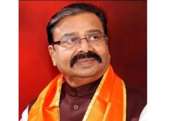 उद्धव ठाकरे गटाला मोठा धक्का : अजून एक खासदार शिंदे गटात.