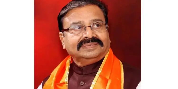 उद्धव ठाकरे गटाला मोठा धक्का : अजून एक खासदार शिंदे गटात.