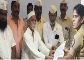 कुंकू न लावलेल्या महिला पोलिसासमोर संभाजी भिडे एकदम नम्र; फोटो होतं व्हायरल…