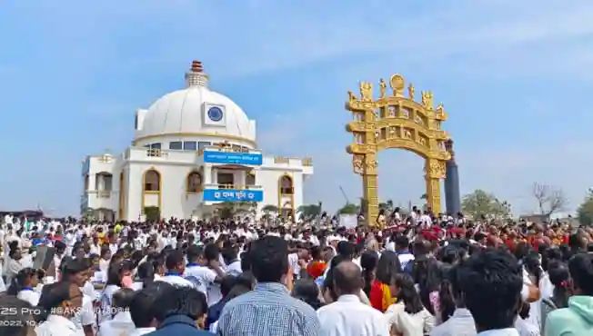 गुगवाडमध्ये धम्मभूमीचे लोकार्पण; हजारोंनी घेतली बौद्ध धर्माची दीक्षा