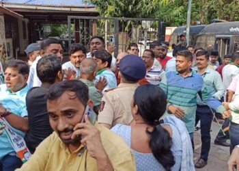 मंत्री अब्दुल सत्तारांची खासदार सुप्रिया सुळेंवर खालच्या पातळीवर टीका..राष्ट्रवादीच्या कार्यकर्त्यांची सत्तारांच्या घरावर दगडफेक..