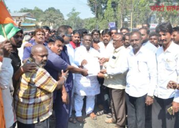 मिरजेत शिवाजी रस्त्यासाठी सर्वपक्षीय चक्काजाम आंदोलन…