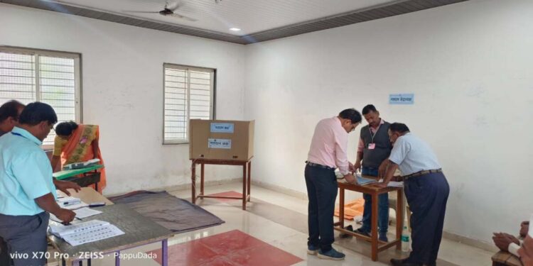 संवेदनशील मतदान केंद्रांना निरीक्षक गणेश मरकड यांची भेट