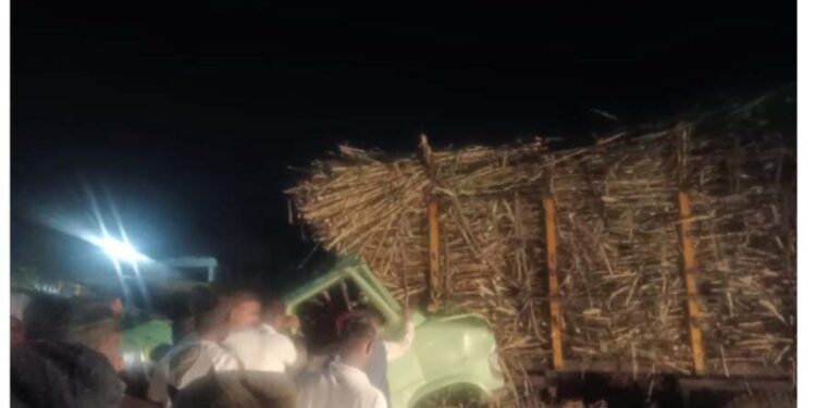 रामापूरात अवैध वाळू वाहतूक करणाऱ्या टेम्पोची ऊस ट्रॉलीला धडक