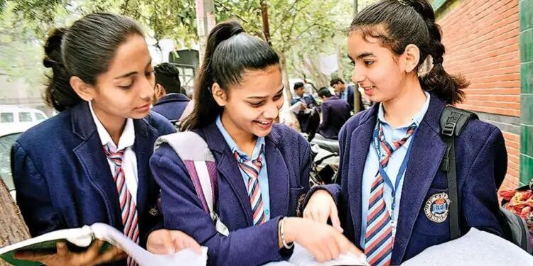 मोठी बातमी CBSE  १० वी,१२ वी बोर्ड परीक्षेचे वेळापत्रक जाहीर, पहा संपूर्ण वेळापत्रक…