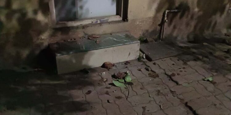 मिरजेतील जवाहर चौक परिसरामध्ये दोन गटात तुफान हाणामारी,झाली दगडफेक ; पोलिसांनी केला लाठीचार्ज..?