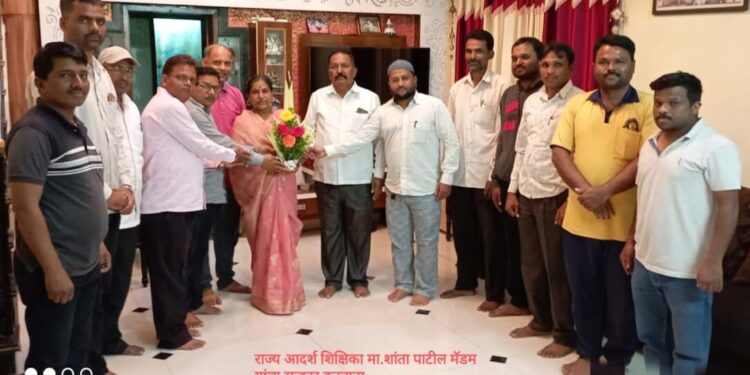 सावित्रीबाई फुले आदर्श शिक्षिका पुरस्कार प्राप्त पाटील यांचे काम प्रेरणादायी –  चंद्रशेखर क्षीरसागर