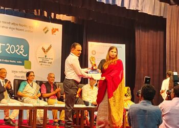 पुणे विभागाचा उत्कृष्ट मतदार नोंदणी अधिकारी पुरस्कार गणेश मरकड यांना प्रदान