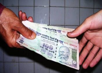 मिरजेच्या लाचखोर दूध संकलन पर्यवेक्षकाला लाच घेताना रंगेहाथ अटक.