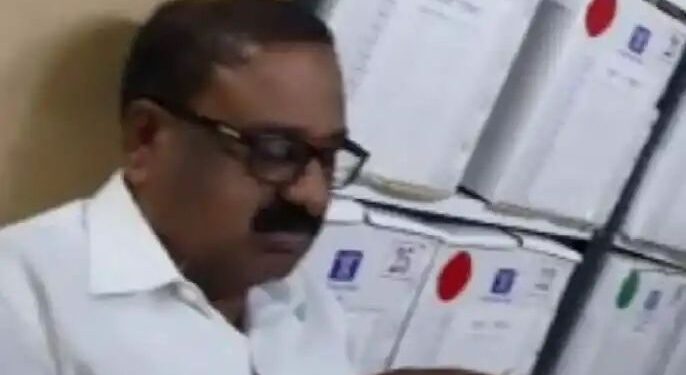 ब्रेकींग | आटपाडीचे पोलीस उपनिरीक्षक रामचंद्र गोसावी निलंबित.