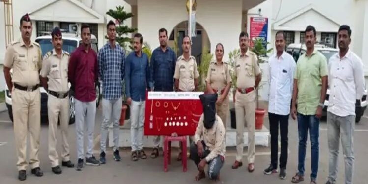 चोरट्यांकडून ८ लाख ५७ हजार २१५ रूपयांचे सोन्या – चांदीचे दागिने हस्तगत.