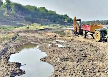 बुधगावमध्ये अवैध वाळूने भरलेला डम्पर जप्त