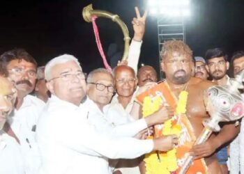 कुंडलच्या कुस्ती मैदानात सुमित मलिकची बाजी ; देव थापाची चटकदार लढत.