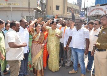 मिरजेत शिवसेनेचे दोन्ही गट आमने सामने : जोरदार घोषणाबाजी, बाचाबाची.