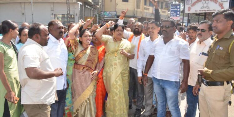 मिरजेत शिवसेनेचे दोन्ही गट आमने सामने : जोरदार घोषणाबाजी, बाचाबाची.