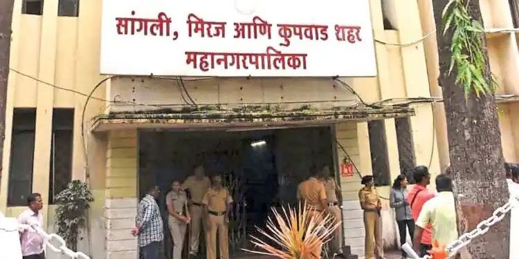 स्मृती पाटील यांची पदावरून उचलबांगडी..