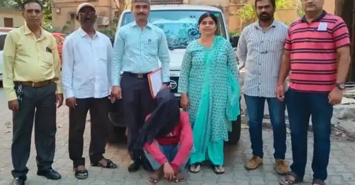 Mumbai crime | शाब्बास पोलिसांनो, डॉक्टर – नर्स बनून आरोपीला पकडले, अन् दगडांच्या वर्षावात ८०० मीटर खेचत नेले