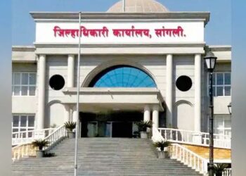 मुख्यमंत्री सचिवालय कक्षाकडे 79 अर्ज