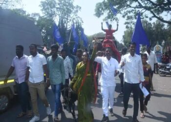 सांगलीत दलित महासंघाचा उंट व शेळ्यांसह महापालिकेवर मोर्चा