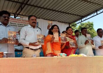 अनवाणी माणसांच्या जगण्याच्या व्यथा ‘वंचितांचे अंतरंग’ मधून उलगडल्या : प्रा. डॉ. रणधीर शिंदे