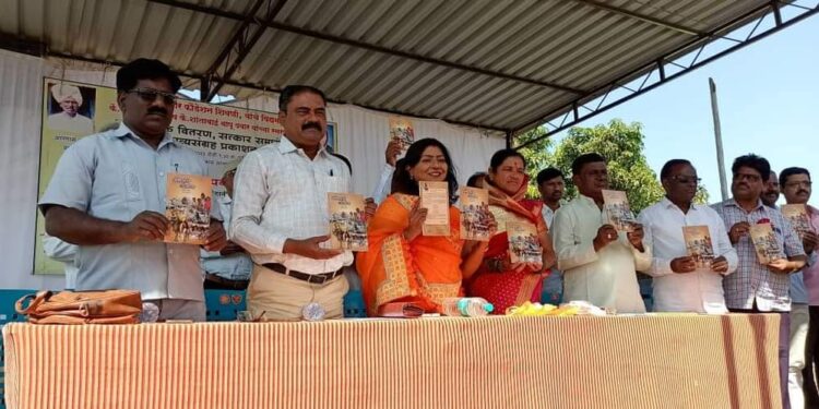 अनवाणी माणसांच्या जगण्याच्या व्यथा ‘वंचितांचे अंतरंग’ मधून उलगडल्या : प्रा. डॉ. रणधीर शिंदे