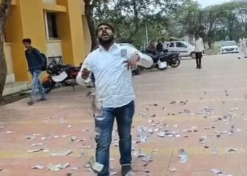 ‘बीडीओं’नी लाच मागितली; सरपंचाने पैसे उधळले!; फुलंब्री पंचायत समिती आवारातील धक्कादायक प्रकार!