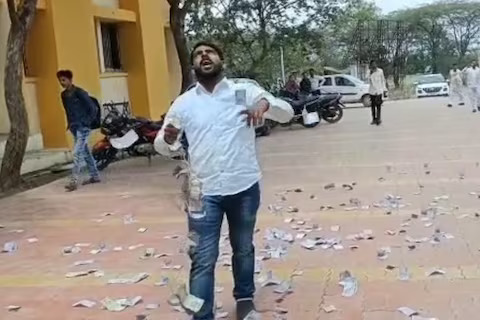 ‘बीडीओं’नी लाच मागितली; सरपंचाने पैसे उधळले!; फुलंब्री पंचायत समिती आवारातील धक्कादायक प्रकार!