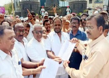 थकित पगारासाठी यशवंत कारखान्याच्या कामगारांचा विट्यात महामोर्चा..