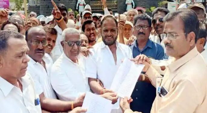 थकित पगारासाठी यशवंत कारखान्याच्या कामगारांचा विट्यात महामोर्चा..