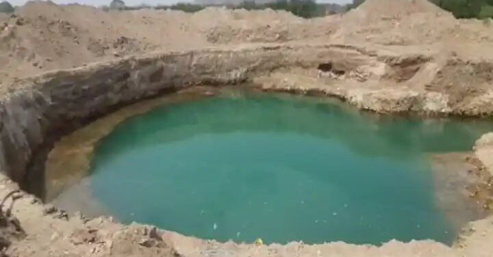 सांगली | गावकारभाऱ्यांनी पाण्याचा प्रश्न कायमचा मिटवला ; आजी-माजी सरपंच दांपत्याने महाराष्ट्रासमोर ठेवला नवा आदर्श..!