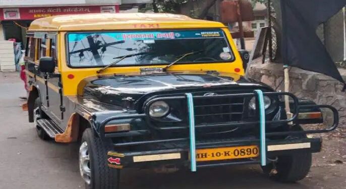 एस.टी सवलतीच्या निषेधार्थ सांगलीत राज्य शासनाच्या विरोधात वडाप चालकांनी केला काळे झेंडे लावून निषेध.