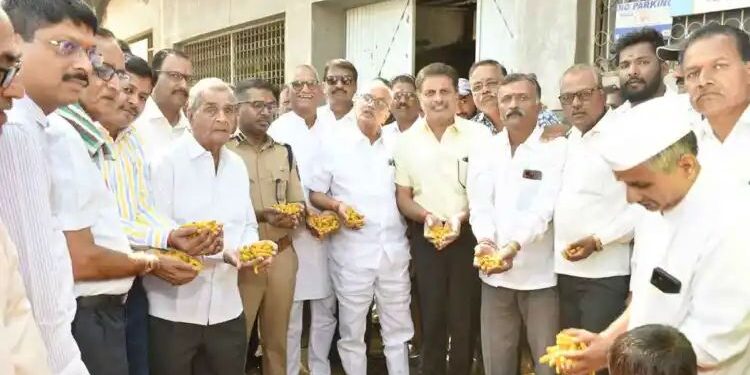 मुहूर्ताच्या सौद्यात हळदीला साडेअकरा हजाराचा सर्वोच्च दर