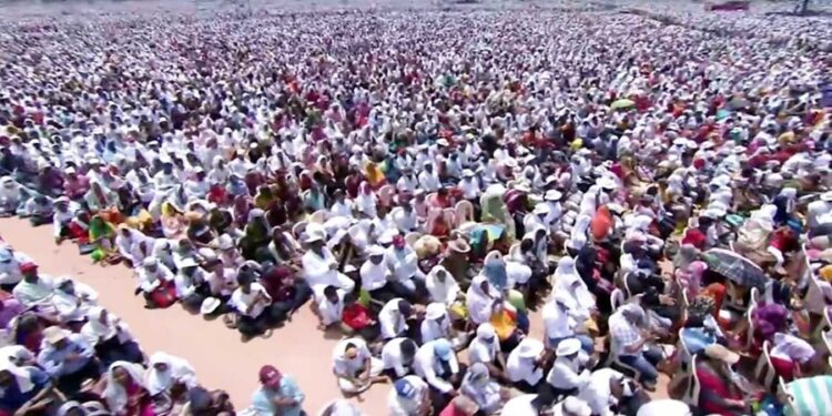 मोठी बातमी! महाराष्ट्र भूषण पुरस्कार सोहळ्यात उष्माघातामुळे ११ जणांचा मृत्यु