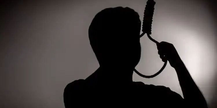 ‘त्या’ व्यक्तीची आत्महत्या ; सुसाईड नोटमध्ये दोन पोलिसांची नावे ; सर्वत्र खळबळ.!