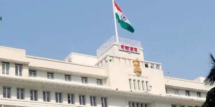 Big Breaking – IPS Officers Transfer News| गृह विभागात मोठे फेरबदल ; राज्यातील ३२ वरिष्ठ पोलीस अधिकाऱ्यांच्या बदल्या..