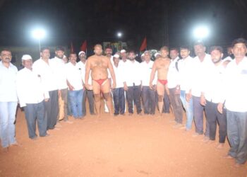 नेवरीच्या मैदानात पहिल्या क्रमांकाची कुस्ती सोडवली