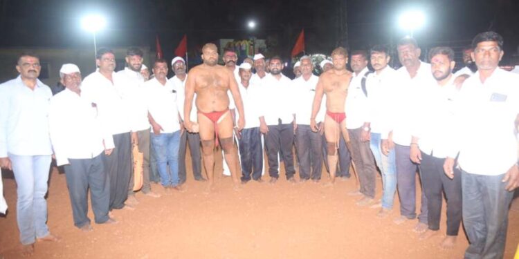 नेवरीच्या मैदानात पहिल्या क्रमांकाची कुस्ती सोडवली