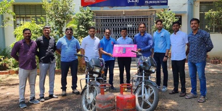 मिरजेत चोरी करणाऱ्या तिघांना अटक ; दीड लाखांचा माल जप्त ; एलसीबीची कारवाई