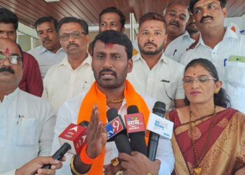 चंगू मंगू राणे कंपनीला मातीत गाडल्याशिवाय राहणार नाही ; शिवसेना नेते शरद कोळी यांनी साधला राणे कुटुंबियांवर निशाणा.