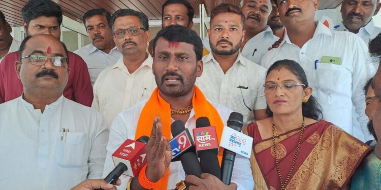 चंगू मंगू राणे कंपनीला मातीत गाडल्याशिवाय राहणार नाही ; शिवसेना नेते शरद कोळी यांनी साधला राणे कुटुंबियांवर निशाणा.