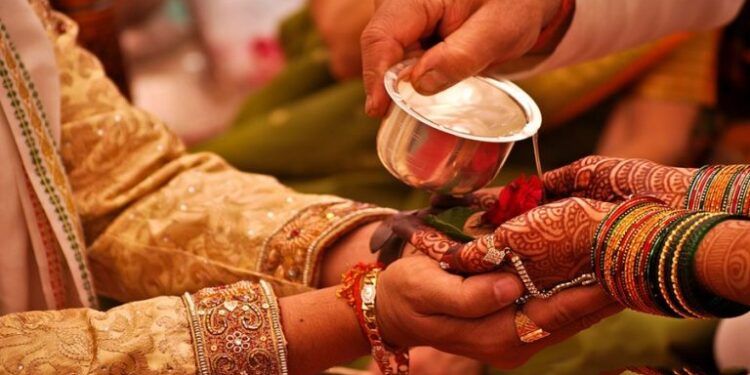 लग्नाला तीन महिने होऊनही पतीचा शारीरिक संबंध ठेवण्यास नकार! पीडितेने गाठले थेट पोलिसस्टेशन