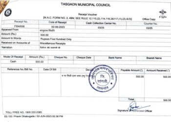 तासगावात पोलीस निरीक्षक भानुदास निंभोरे यांनी 500 रुपये भरून घेतला डिजिटल फलकाचा परवाना