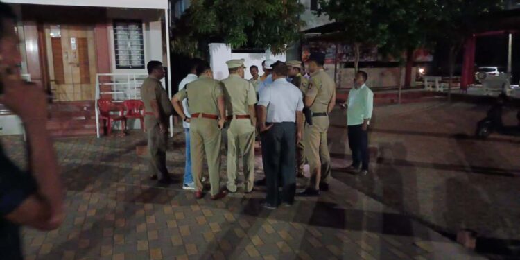 सांगलीत खळबळ ! राष्ट्रवादीच्या कार्यकर्त्याची आठ गोळ्या झाडून हत्या