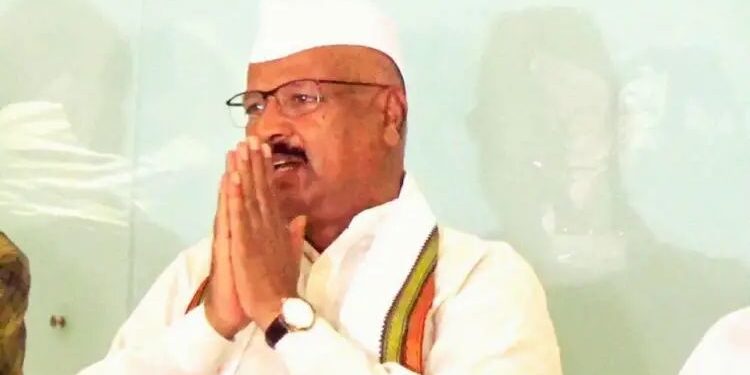 अकोला धाड प्रकरण कृषिमंत्र्यांना भोवणार? मंत्रिमंडळ बैठकीत अब्दुल सत्तार एकाकी; मुख्यमंत्री, उपमुख्यमंत्रीही नाराज