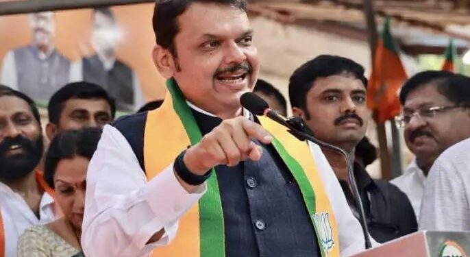 “आता भावी मुख्यमंत्री नको पाच अक्षरी नाव हवे”, फडणवीसांच्या उपस्थितीत टाळ्यांचा कडकडाट…